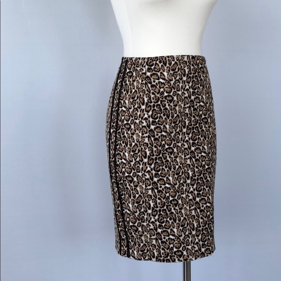 NWT WHBM Leopard Stretch Pencil Skirt Size 2P - Picture 5 of 11